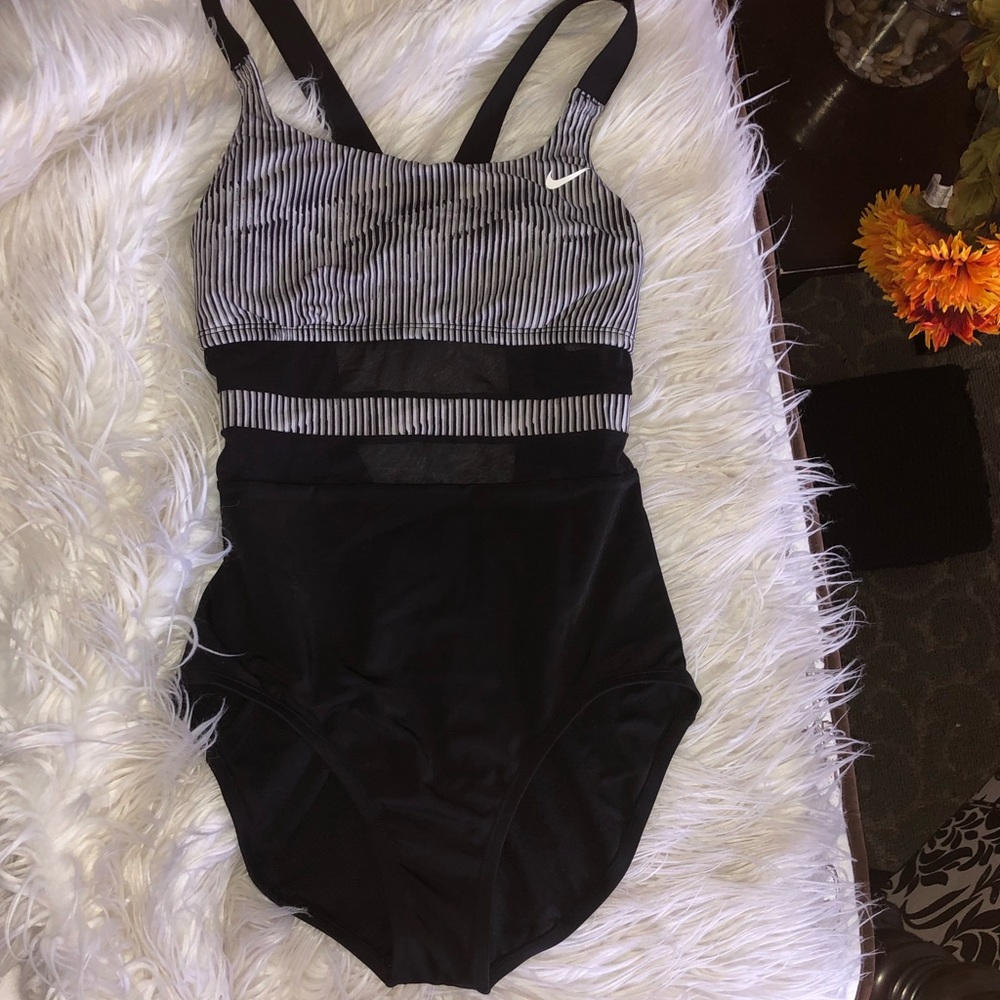 BRAND NEW BLACK AND WHITE NIKE ONE PIECE SWIMSUIT